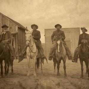 Caballeros en el Desierto